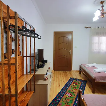 Denis * Gjirokastër