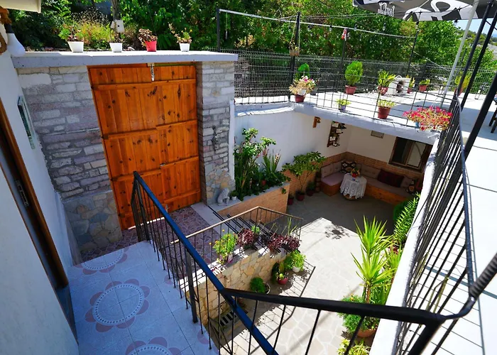 Гостевой дом Denis Гирокастра