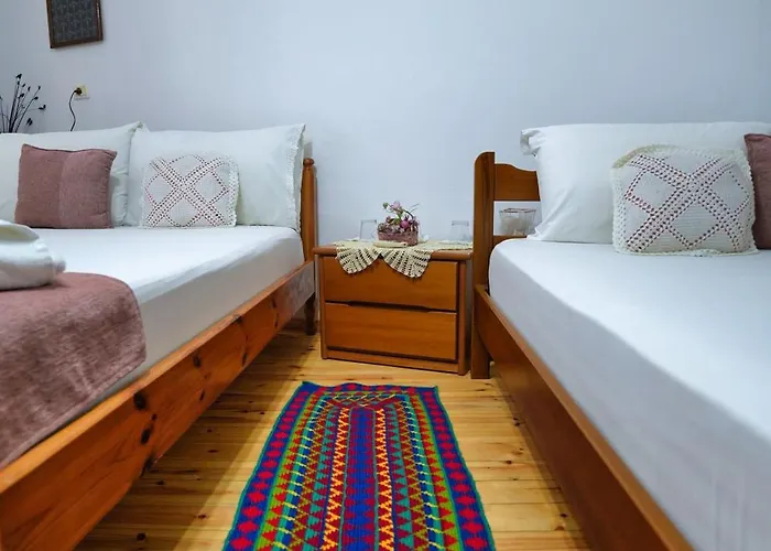 Denis Гостевой дом Гирокастра