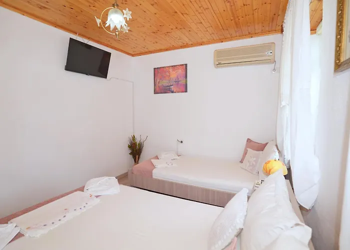 Denis Гостевой дом Гирокастра